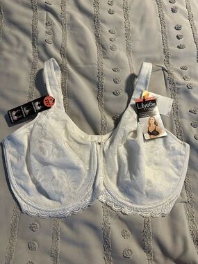 Lilyette White Lace Minimizer Underwire Bra 42 DD NWT